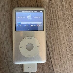 Apple iPod classic original Silver (160 GB) with charger